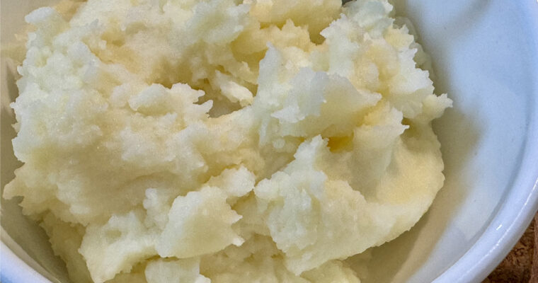Mom’s Simple Everyday Mashed Potatoes