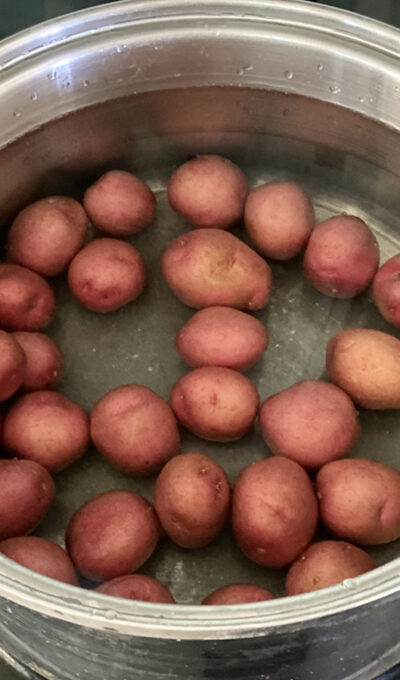 Simple Boiled Baby Potatoes (or New Potatoes)