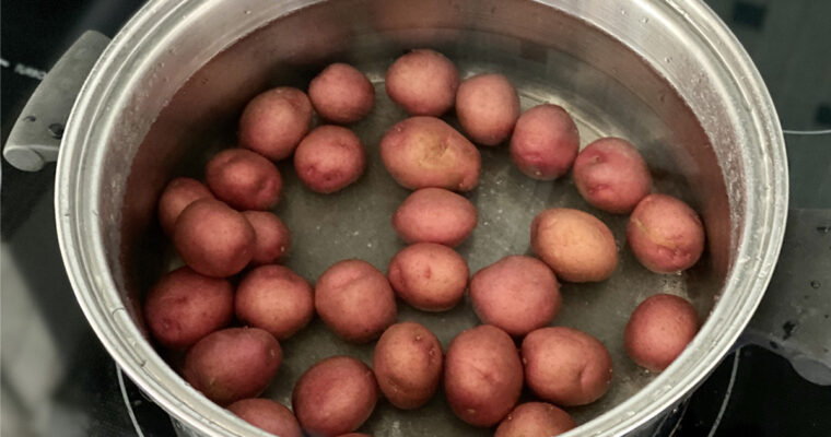 Simple Boiled Baby Potatoes (or New Potatoes)