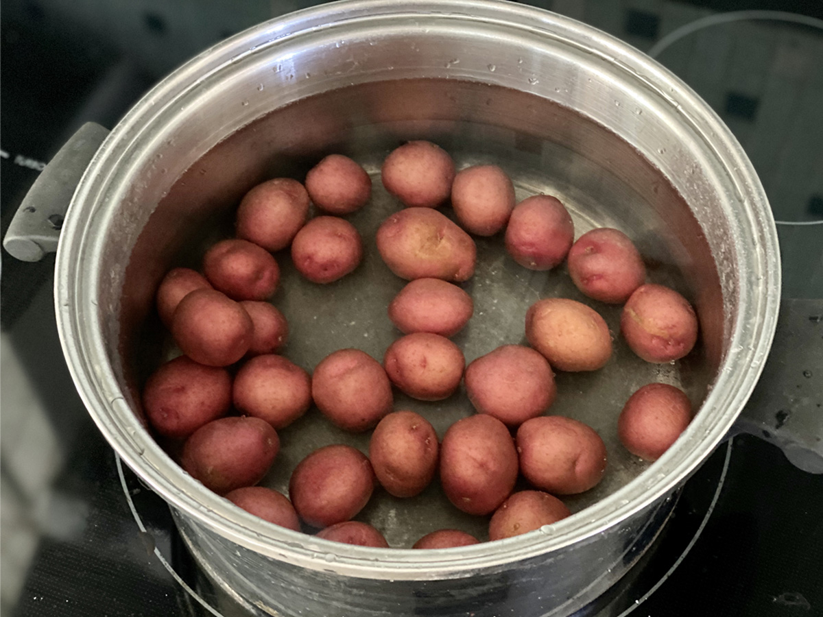 Simple Boiled Baby Potatoes (or New Potatoes)