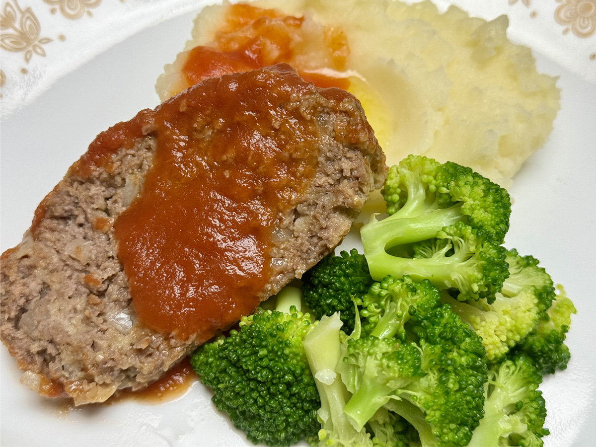 Mom’s Easy Meatloaf with Tomato Sauce Topping